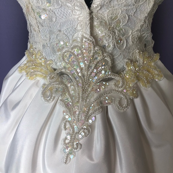 Vintage 80’s Beaded Long Sleeve Wedding Lace Gown - Picture 5 of 8